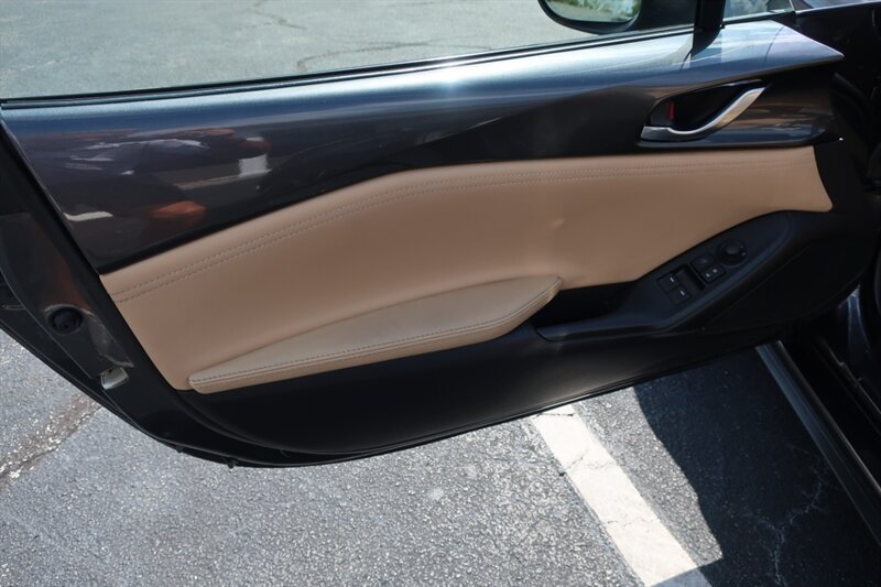 Used 2016 MAZDA MX-5 Miata Grand Touring RWD image 18