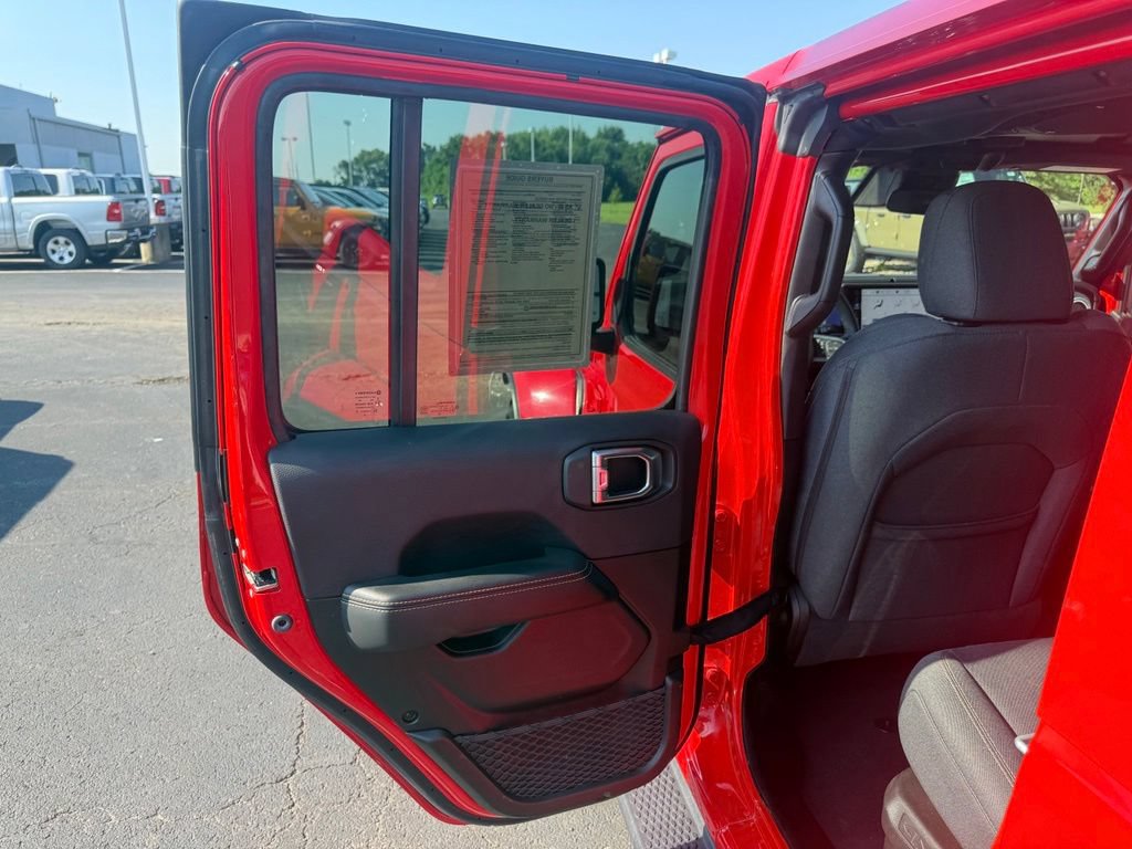 Used 2025 Jeep Wrangler Unlimited Sahara AWD/4WD image 38