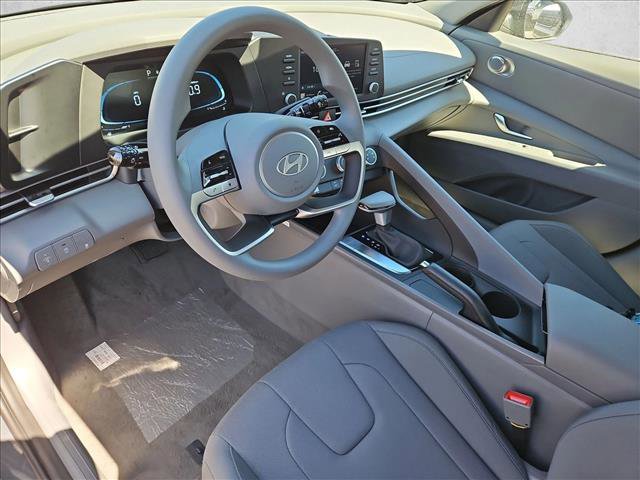 New 2026 Hyundai Elantra SE image 3