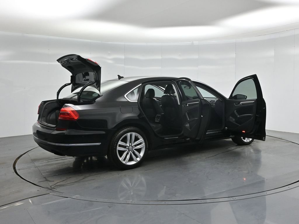 Used 2016 Volkswagen Passat 3.6 SEL Premium image 5