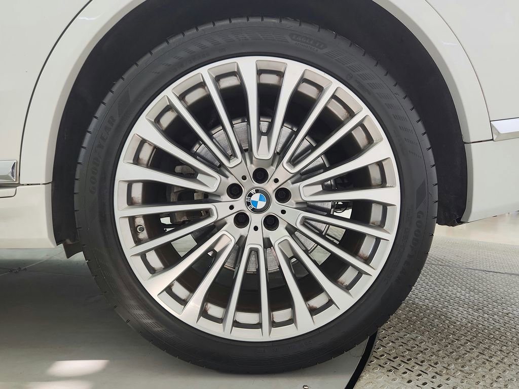 Used 2022 BMW X7 xDrive40i w/ Premium Package image 49