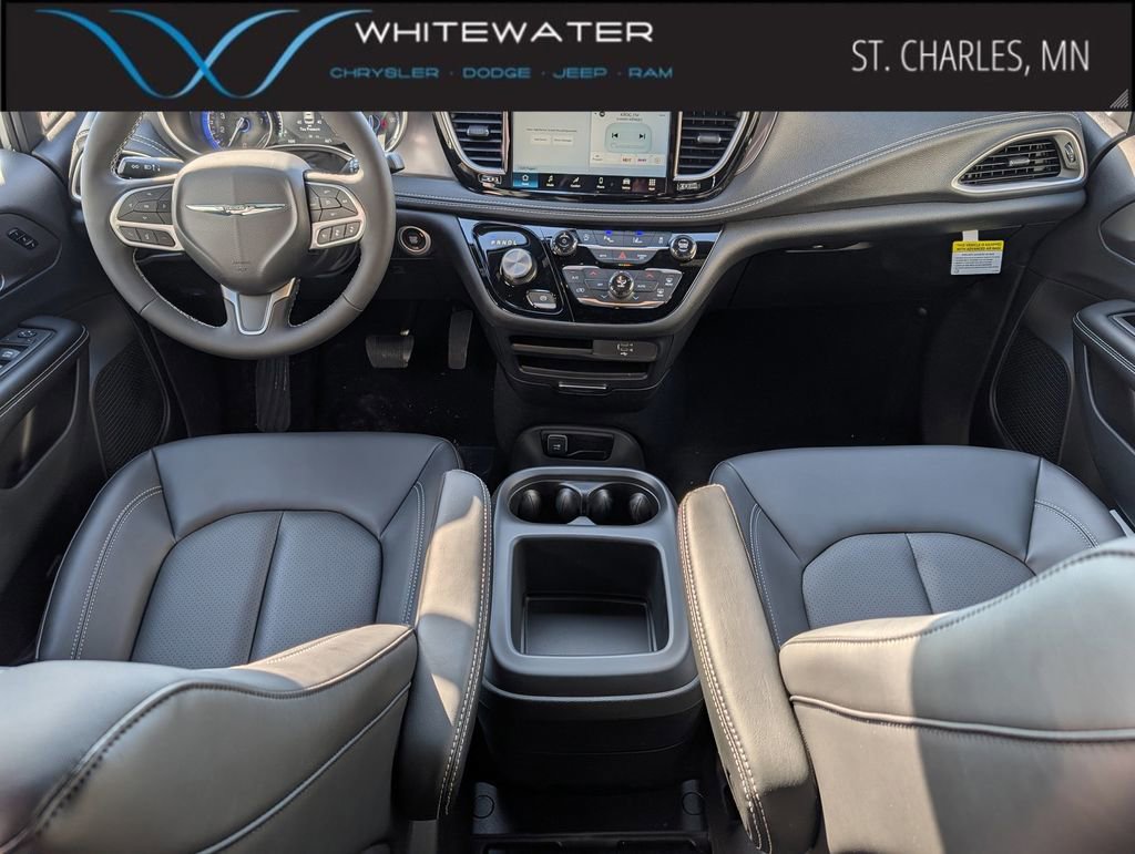 New 2026 Chrysler Pacifica Select image 8