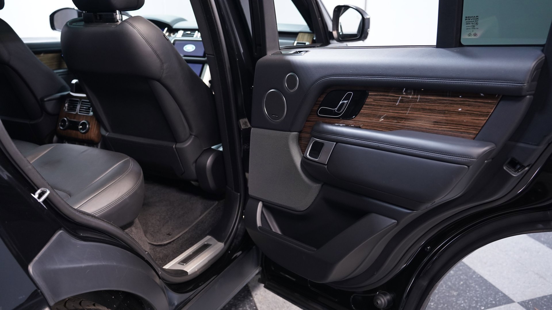 Used 2019 Land Rover Range Rover Supercharged AWD/4WD image 38