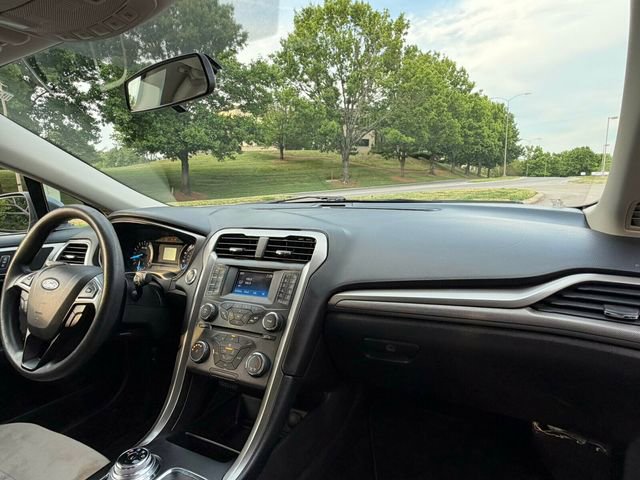 Used 2017 Ford Fusion S FWD image 18