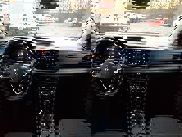 Used 2024 Volkswagen Taos SE image 15