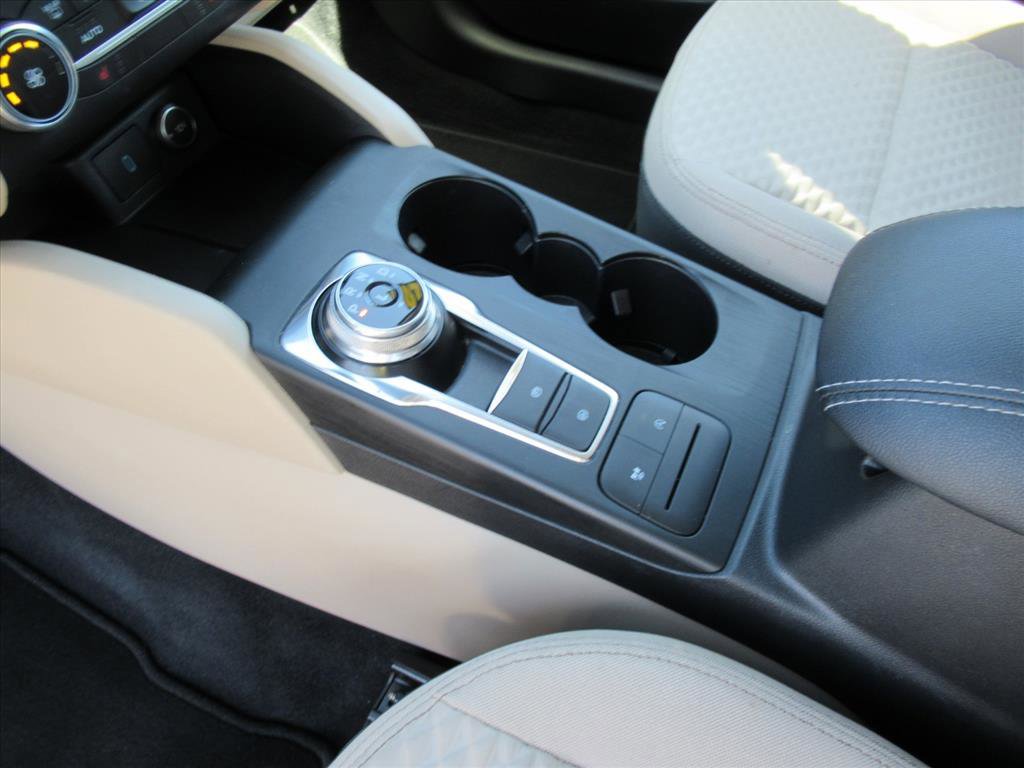 Used 2020 Ford Escape SE image 17