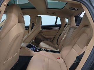 Used 2023 Porsche Panamera 4 Platinum Edition image 3