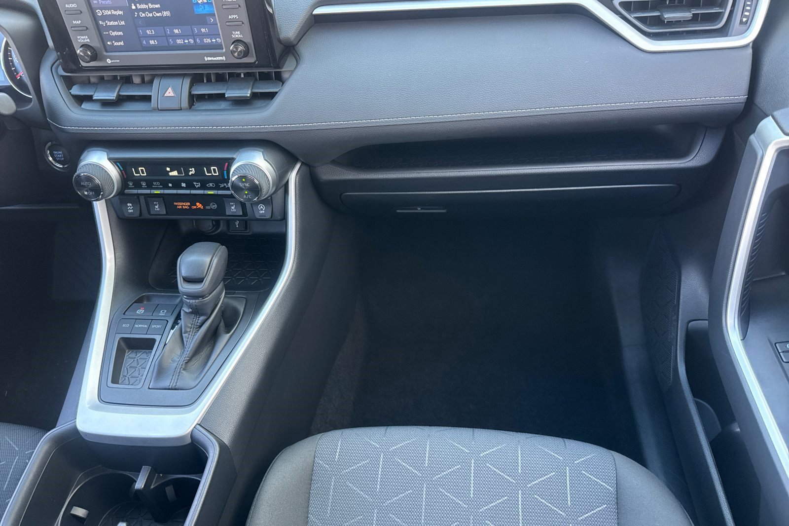 Used 2022 Toyota RAV4 XLE w/ Convenience Package image 29