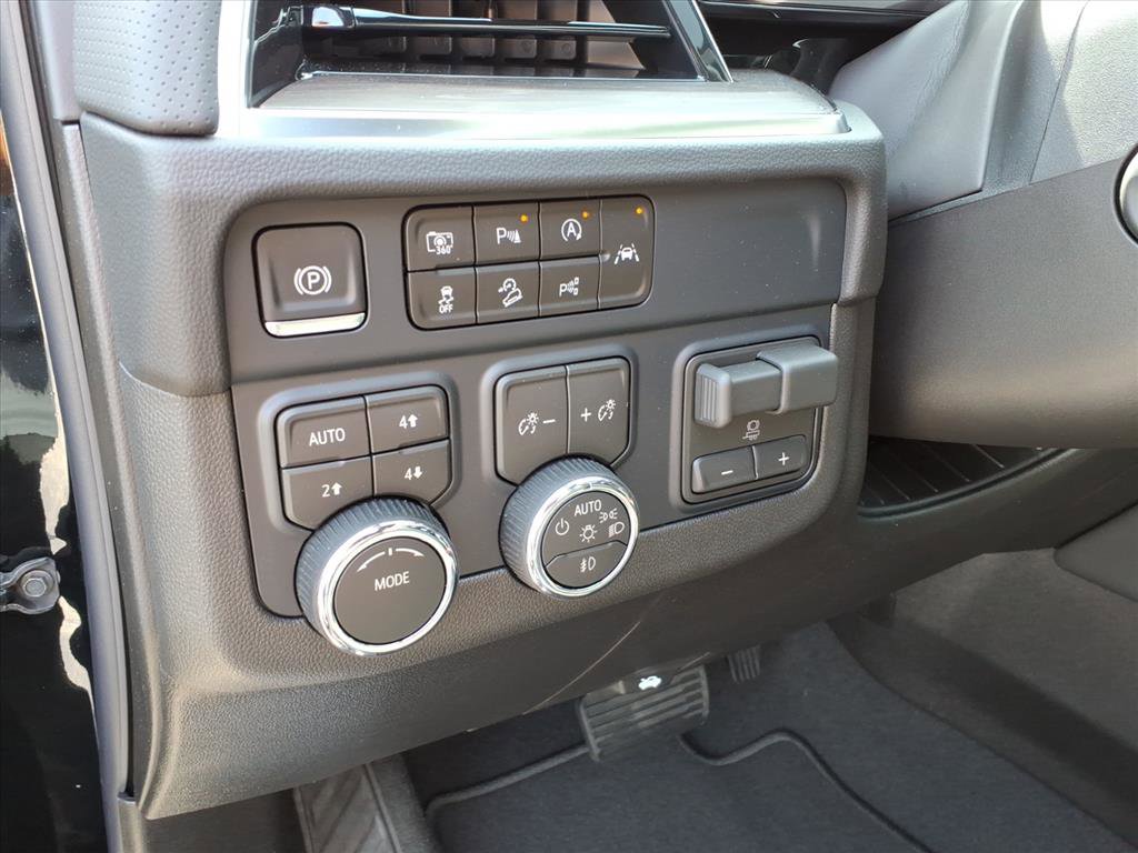 New 2026 Chevrolet Suburban Premier w/ Sun And Tow Package AWD/4WD image 12