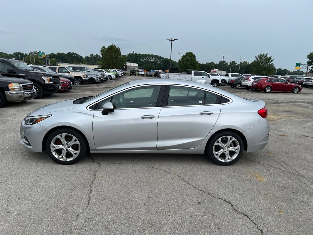 Used 2018 Chevrolet Cruze Premier FWD image 8