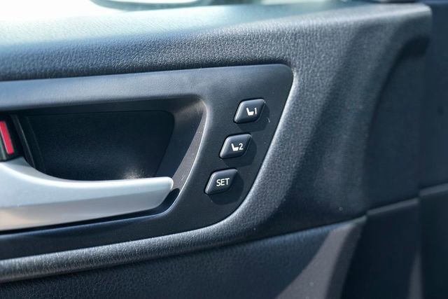 Used 2017 Toyota Highlander Limited image 28