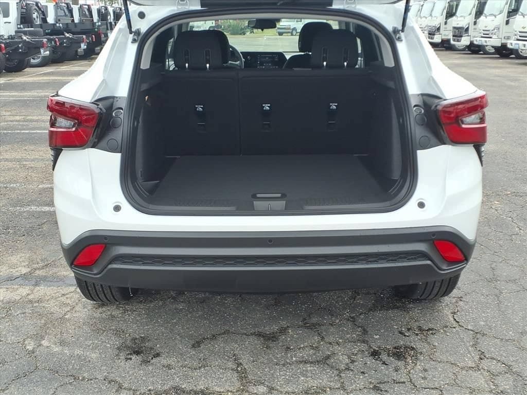 New 2026 Chevrolet Trax LS w/ LS Convenience Package FWD image 12