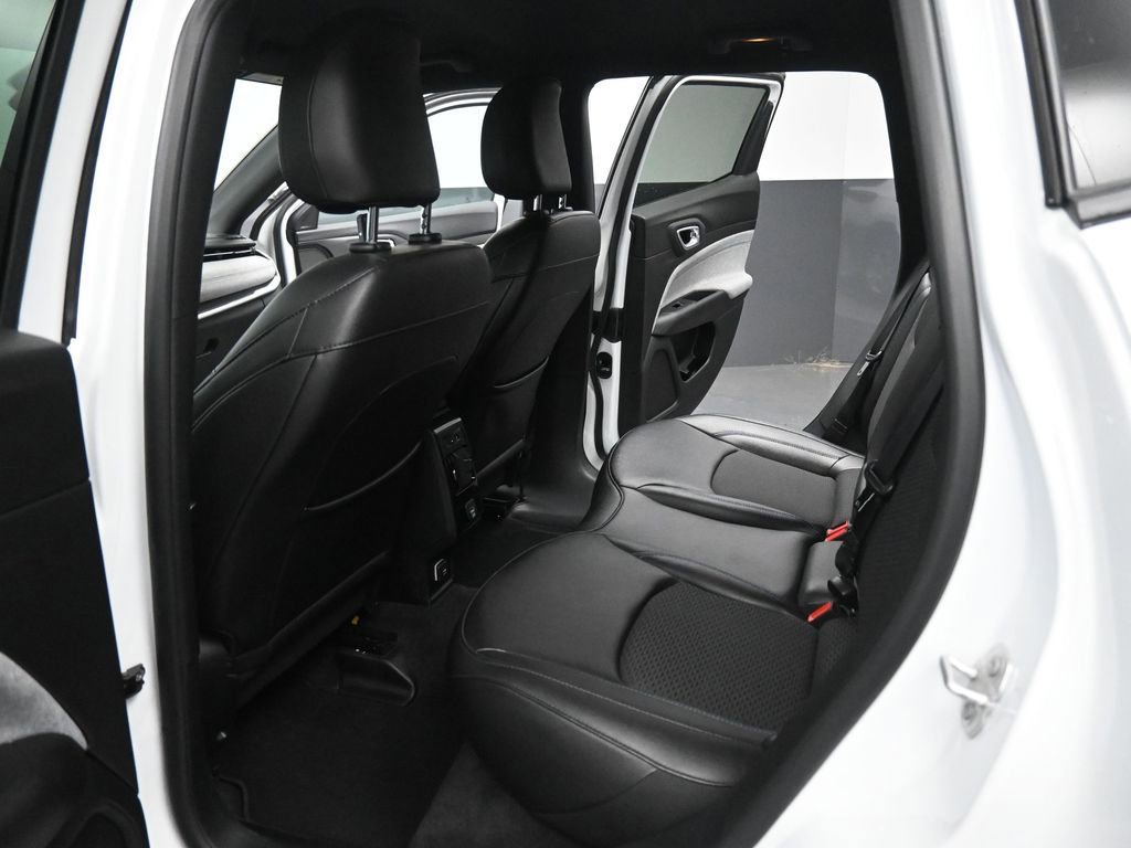 Used 2024 Jeep Compass Latitude image 25