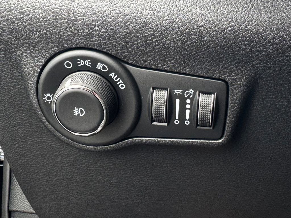 New 2026 Jeep Compass Limited w/ Sun, Sound & Navigation Group AWD/4WD image 28