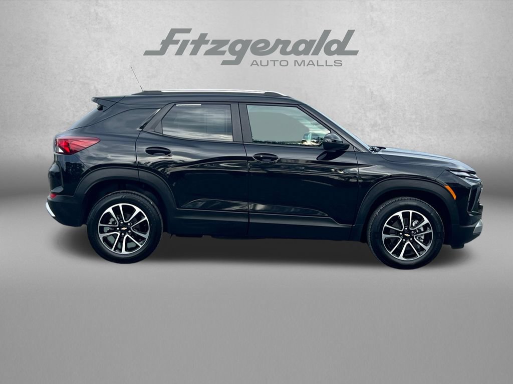 Used 2025 Chevrolet TrailBlazer LT AWD/4WD image 3