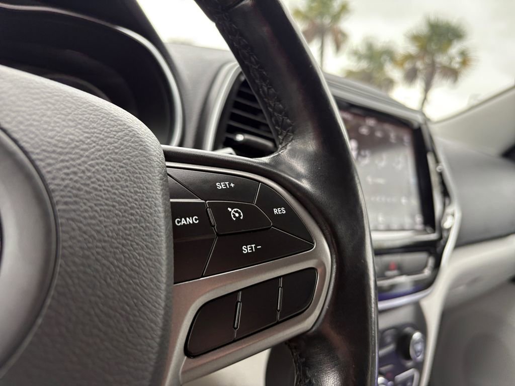 Used 2020 Jeep Cherokee Limited image 18