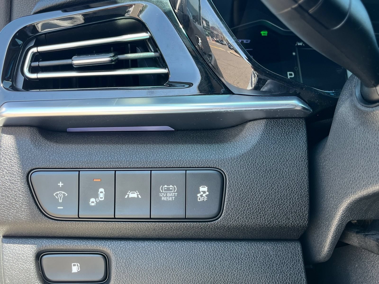 Used 2022 Kia Niro LXS w/ Digital Cluster Package FWD image 28