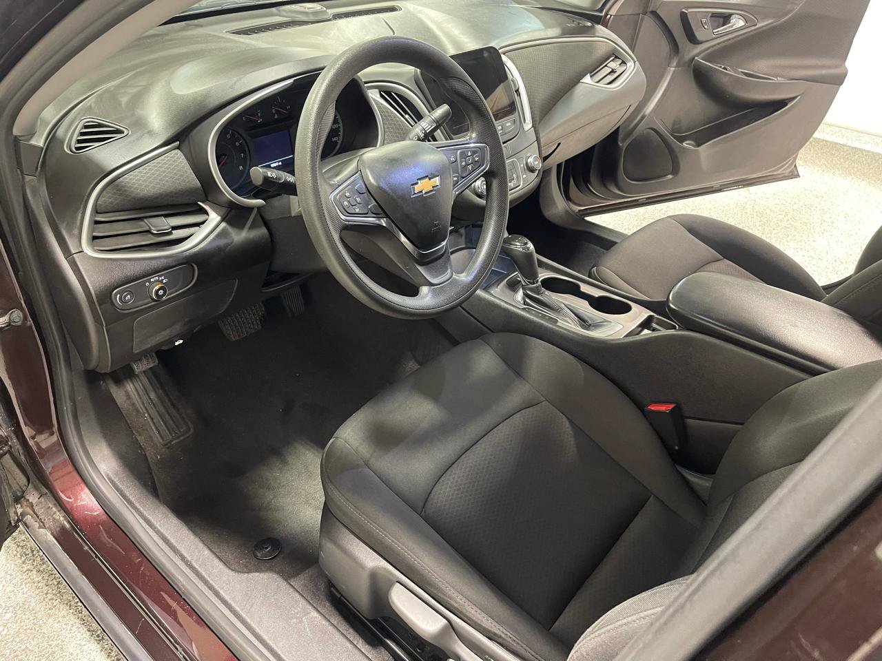 Used 2020 Chevrolet Malibu LS FWD image 14