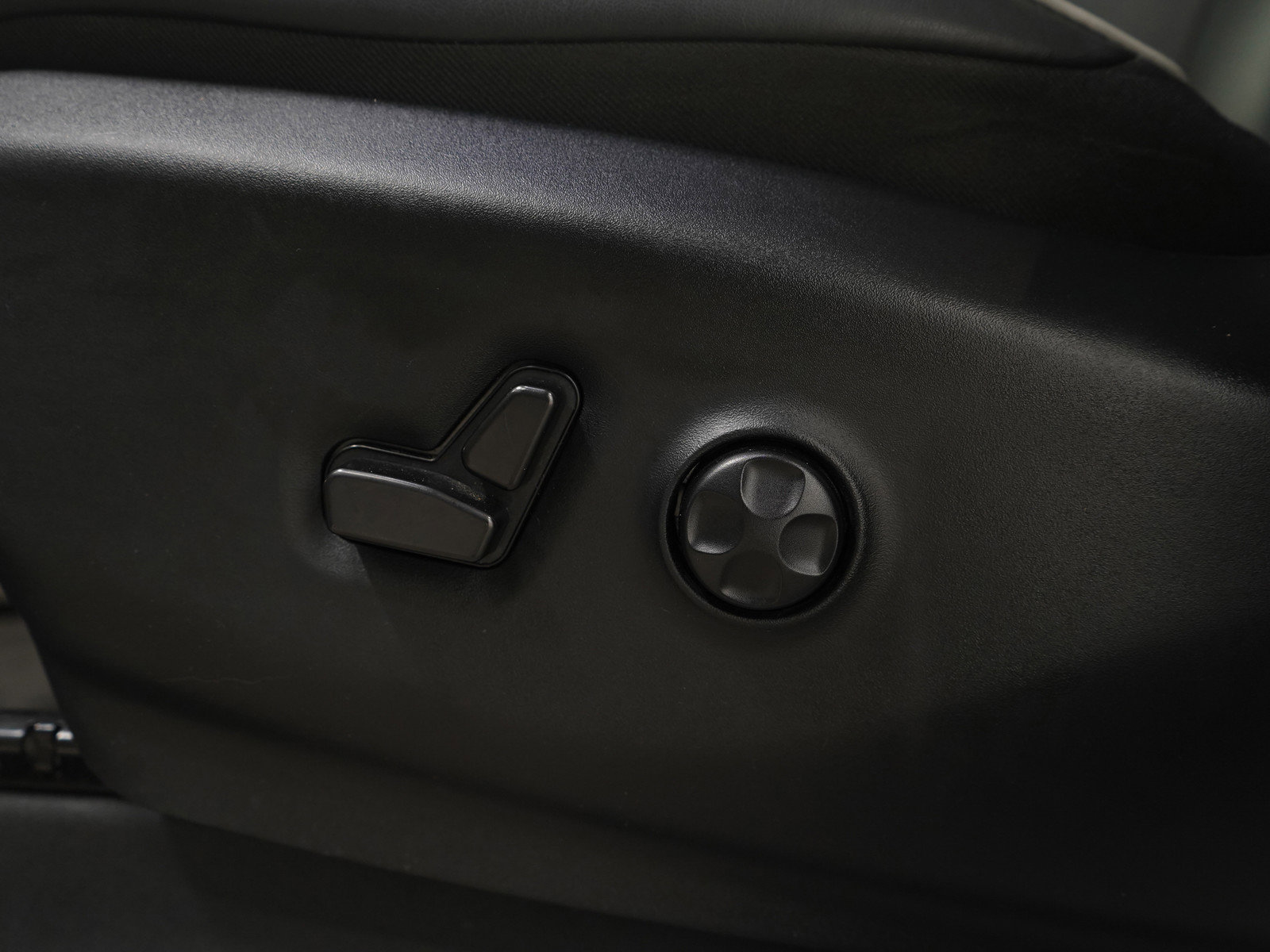 Used 2024 Chrysler Pacifica Limited image 24