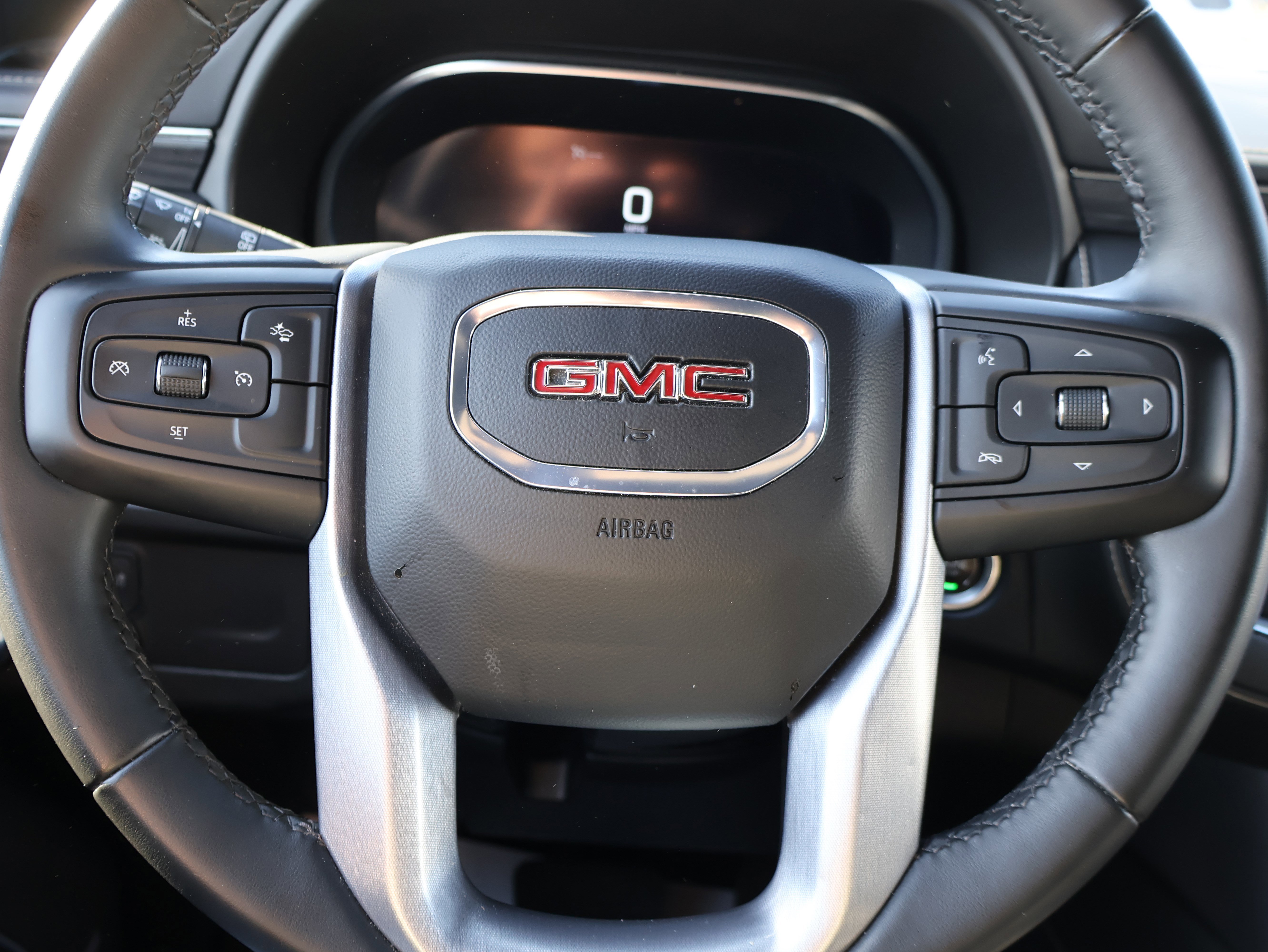 Used 2024 GMC Yukon SLT image 37