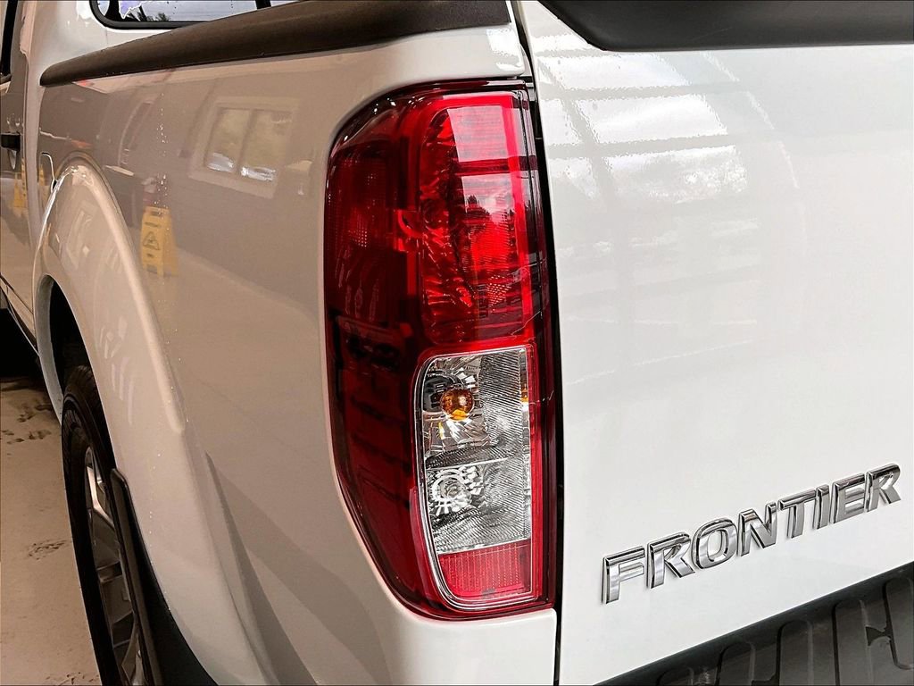 Used 2020 Nissan Frontier SV image 25