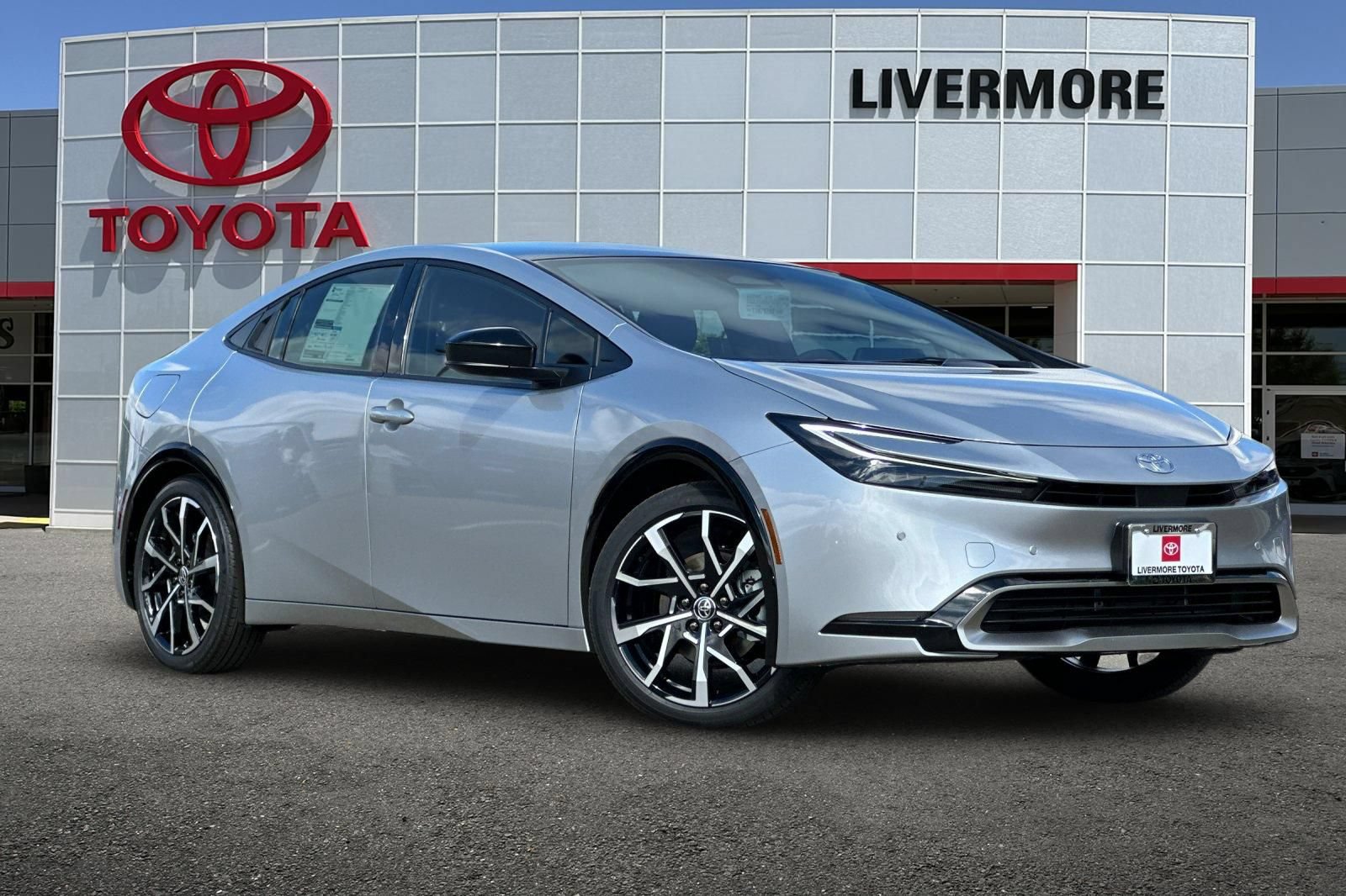 New 2026 Toyota Prius Plug-In Hybrid FWD image 2