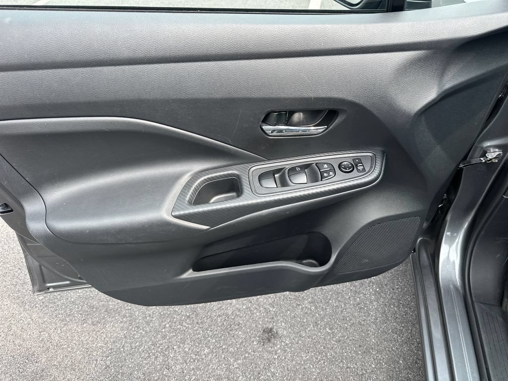 Used 2025 Nissan Versa SV FWD image 11