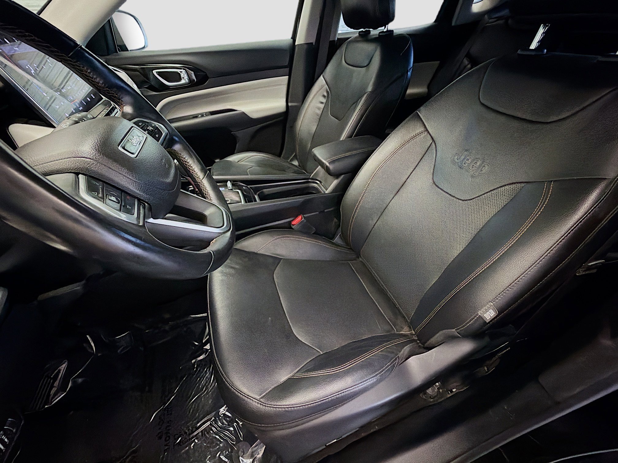 Used 2022 Jeep Compass Limited image 11