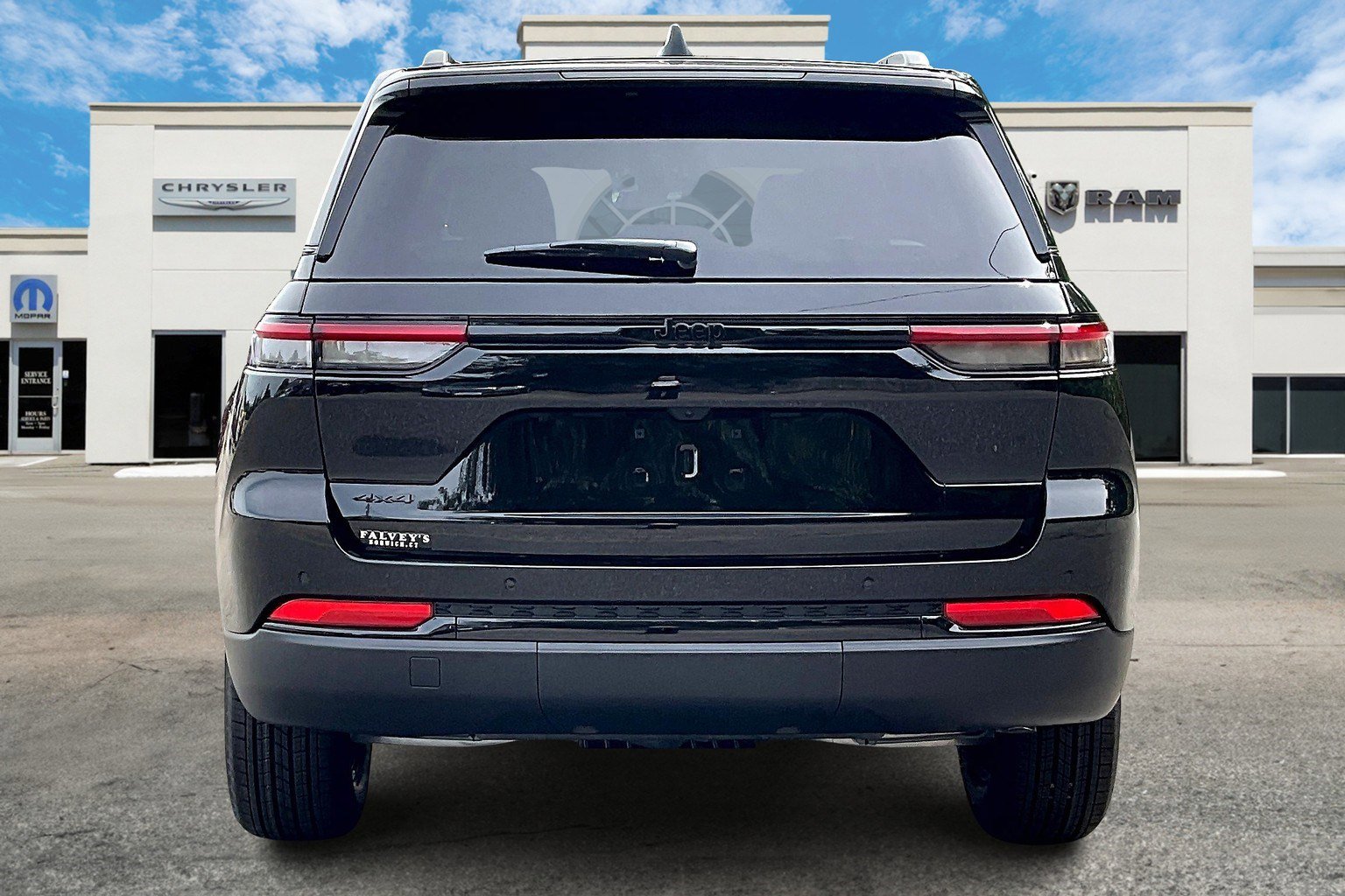 New 2025 Jeep Grand Cherokee Laredo image 4