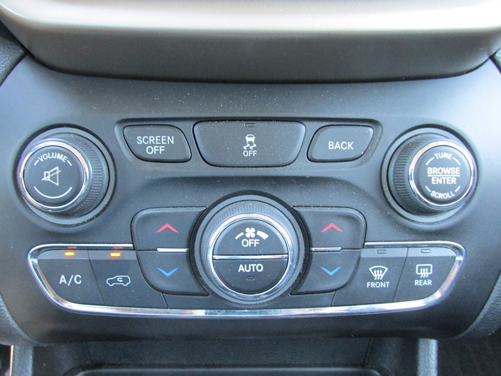 Used 2014 Jeep Cherokee Limited AWD/4WD image 13