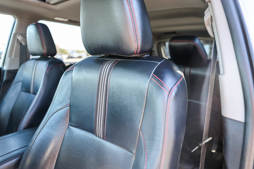 Used 2019 Toyota Highlander SE FWD image 18