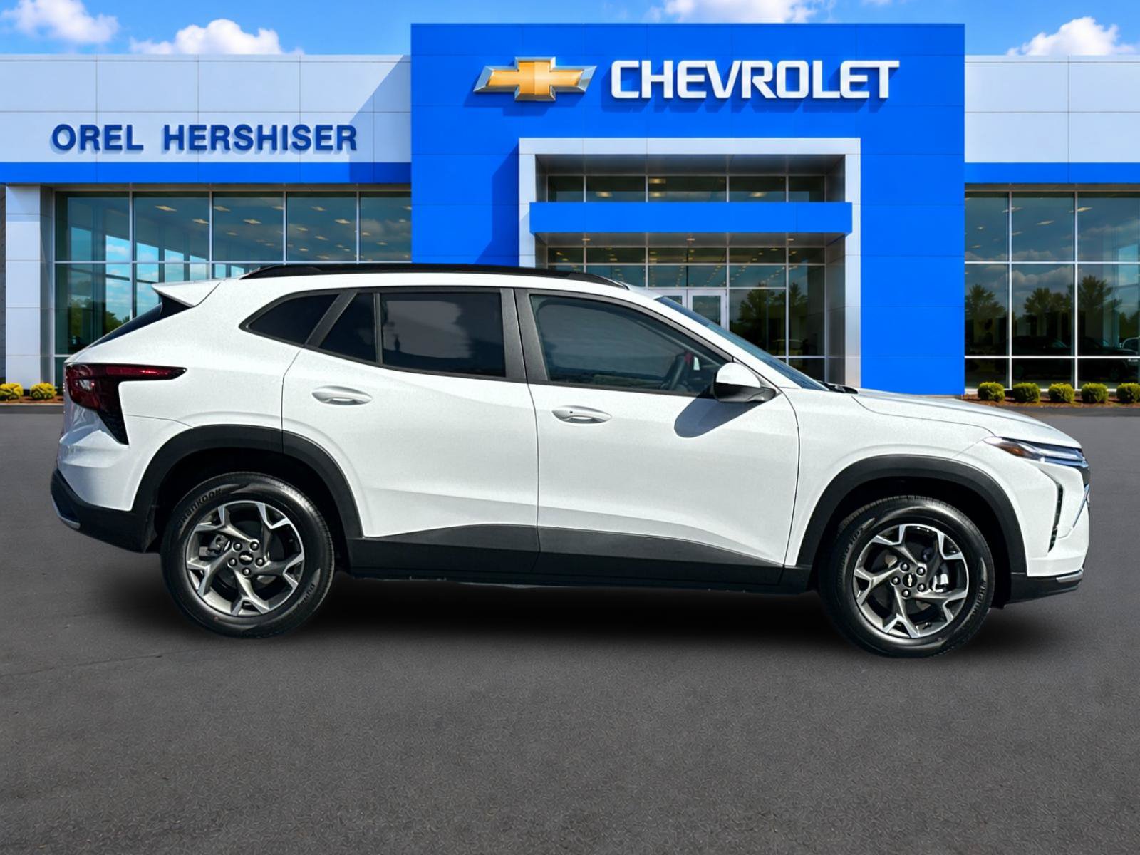 New 2026 Chevrolet Trax LT w/ LT Convenience Package FWD image 3