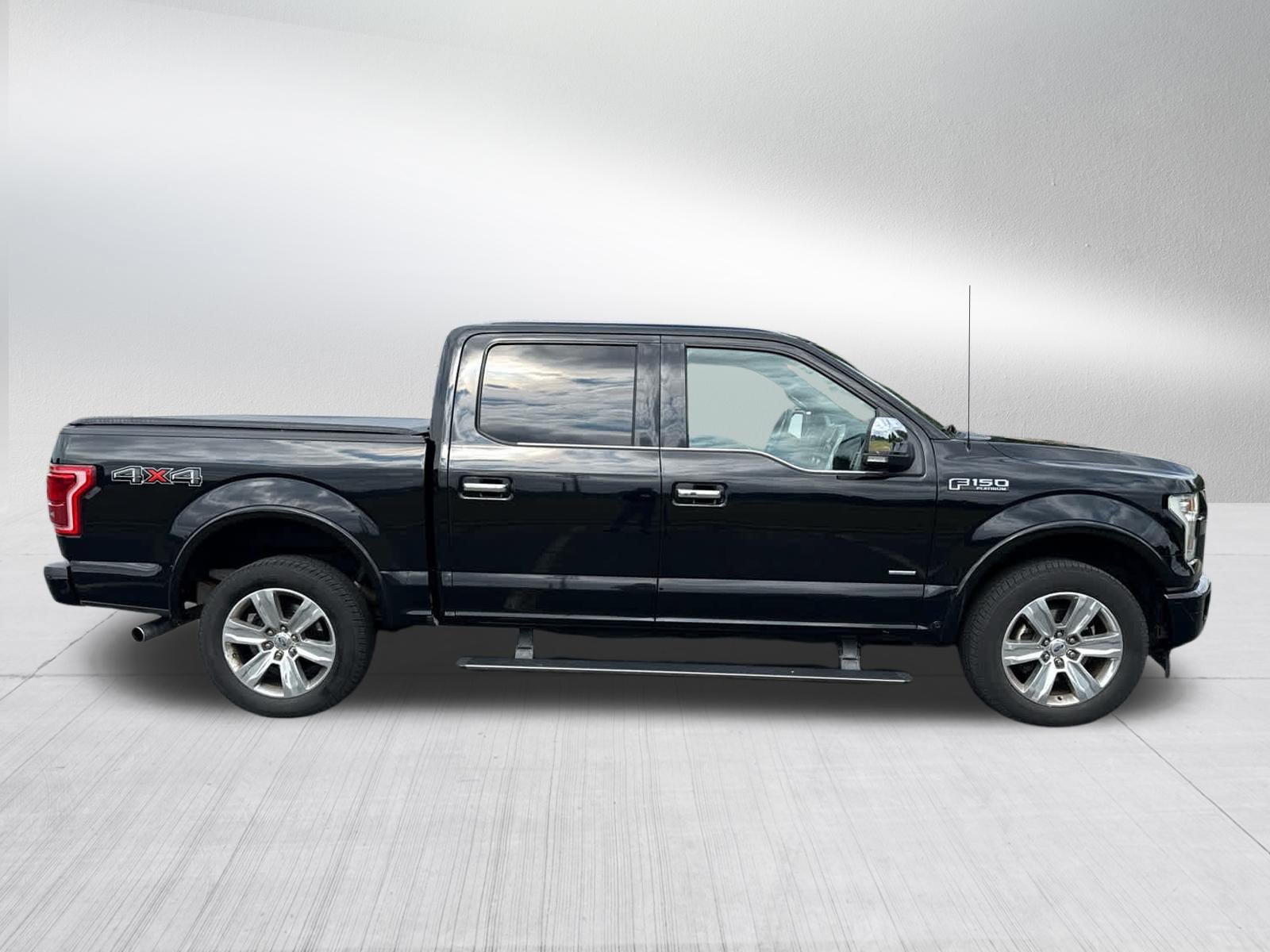 Used 2017 Ford F150 Platinum w/ Equipment Group 701A Luxury AWD/4WD image 12