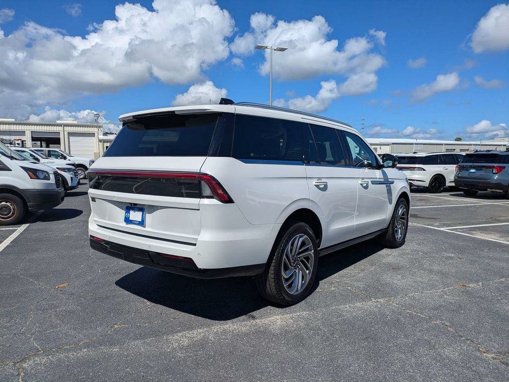 Certified 2026 Lincoln Navigator Reserve AWD/4WD image 5