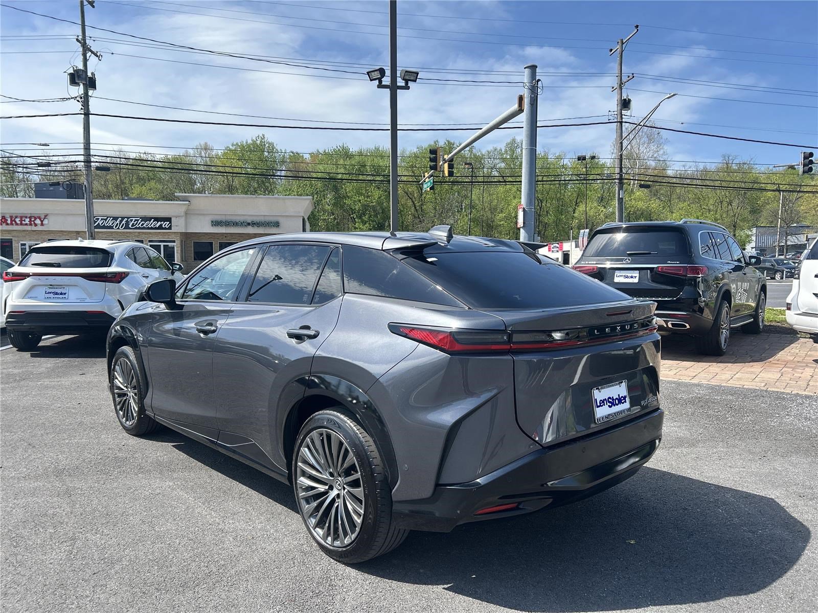 Used 2023 Lexus RZ 450e Premium w/ Accessory Package (2T) image 3