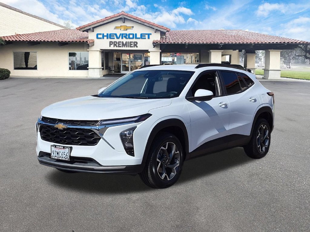 Used 2025 Chevrolet Trax LT FWD image 4