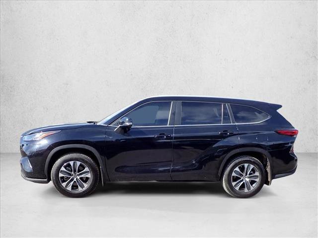 Used 2023 Toyota Highlander XLE FWD video 2