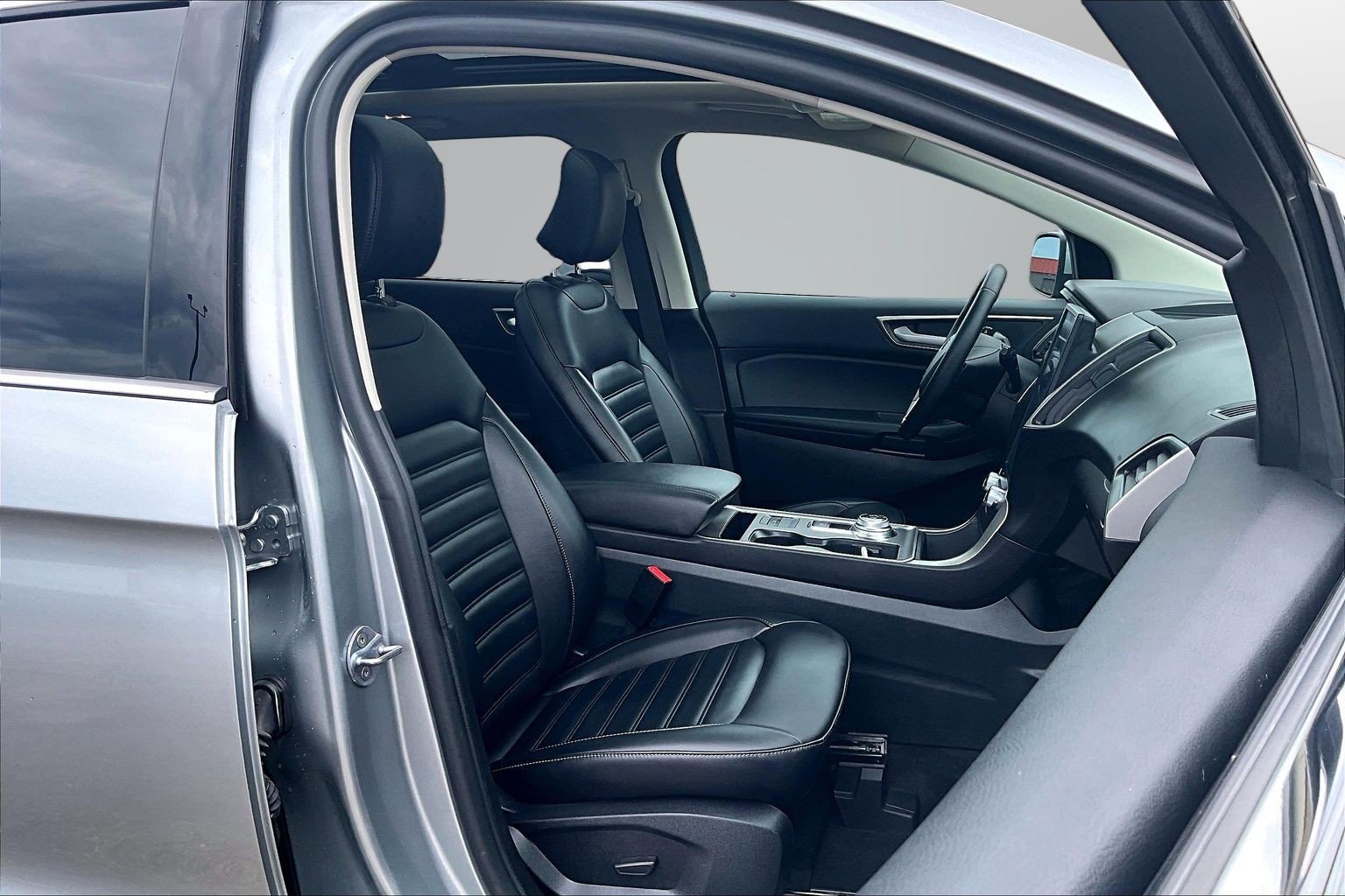 Used 2024 Ford Edge SEL w/ Convenience Package image 7