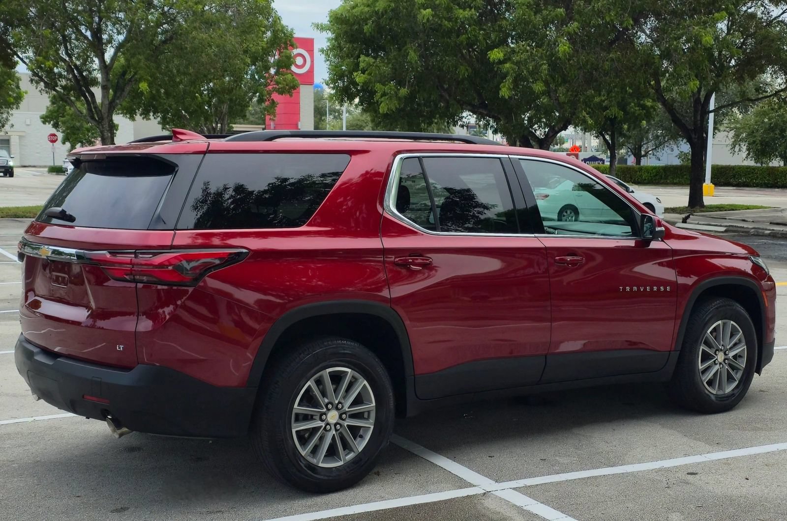 Used 2023 Chevrolet Traverse LT FWD image 5