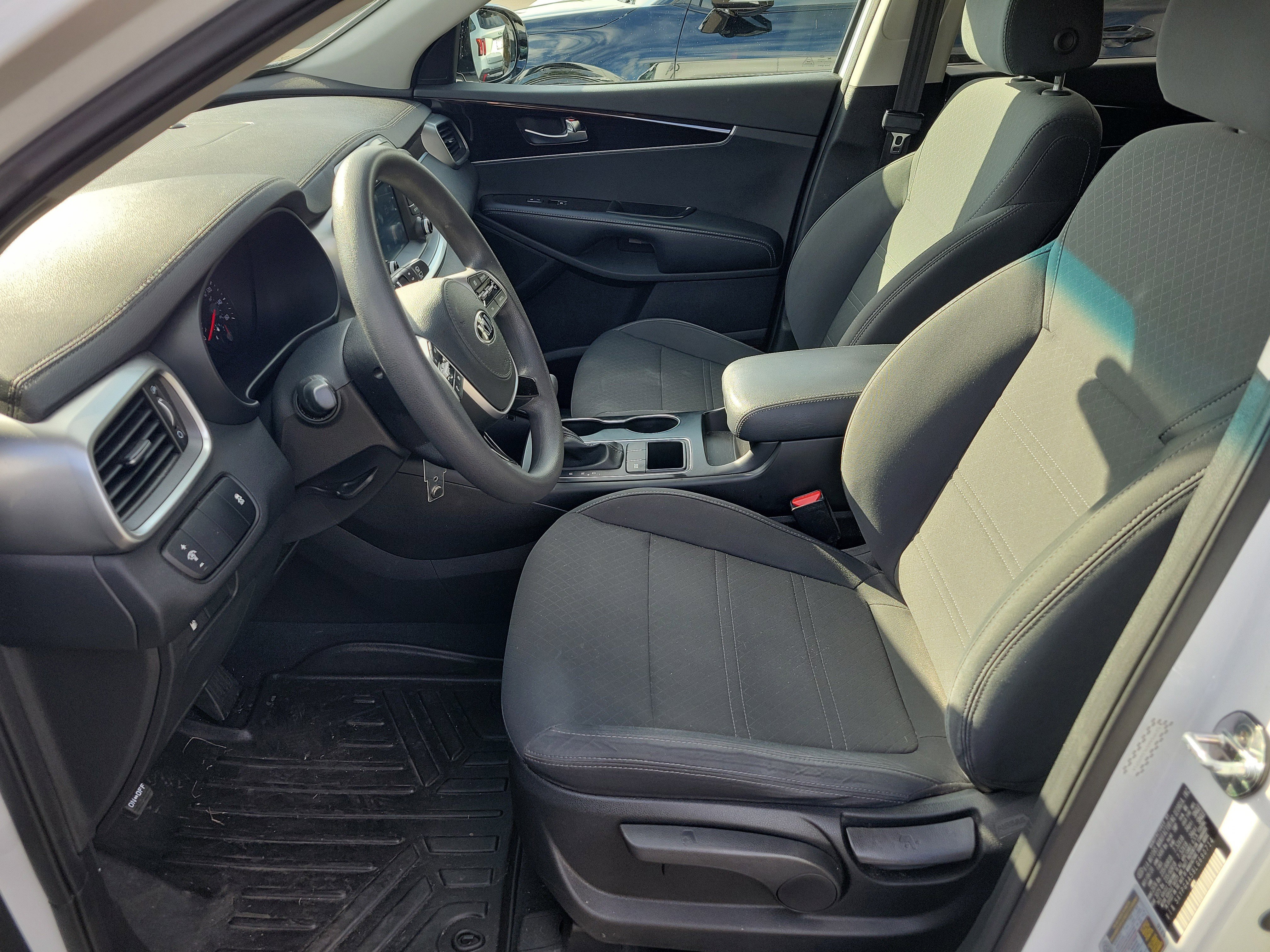 Used 2020 Kia Sorento LX image 21