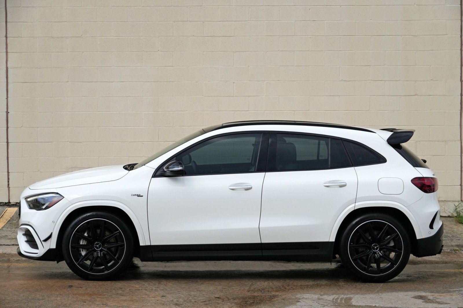 Used 2025 Mercedes-Benz GLA 35 AMG 4MATIC w/ AMG Aerodynamics Package image 52
