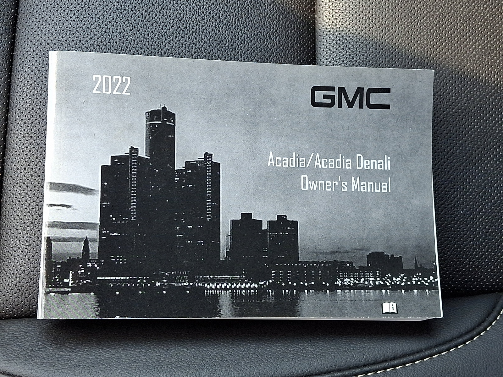 Used 2022 GMC Acadia SLT w/ Preferred Package AWD/4WD image 30