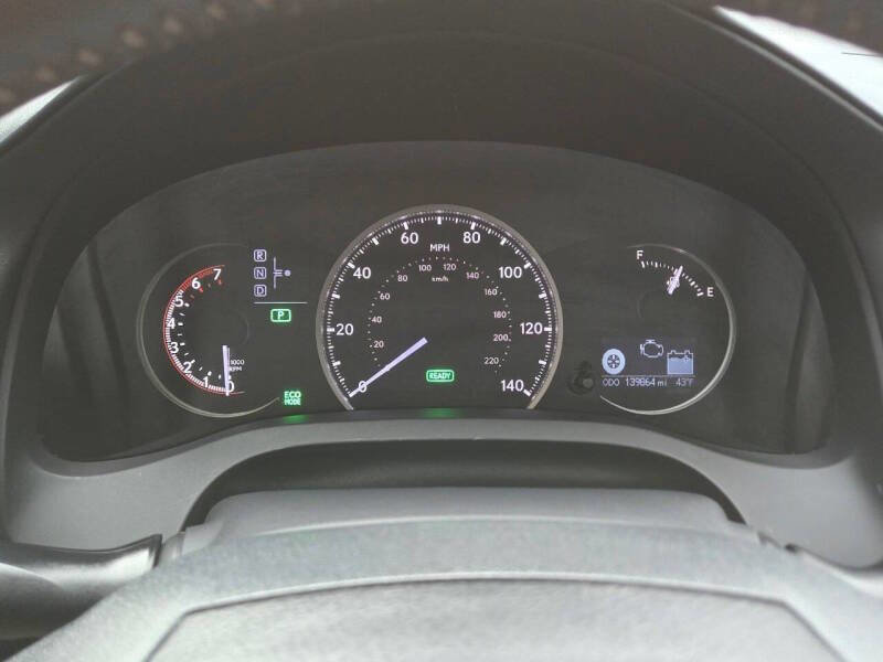 Used 2014 Lexus CT 200h Base 4dr Hatchback image 19