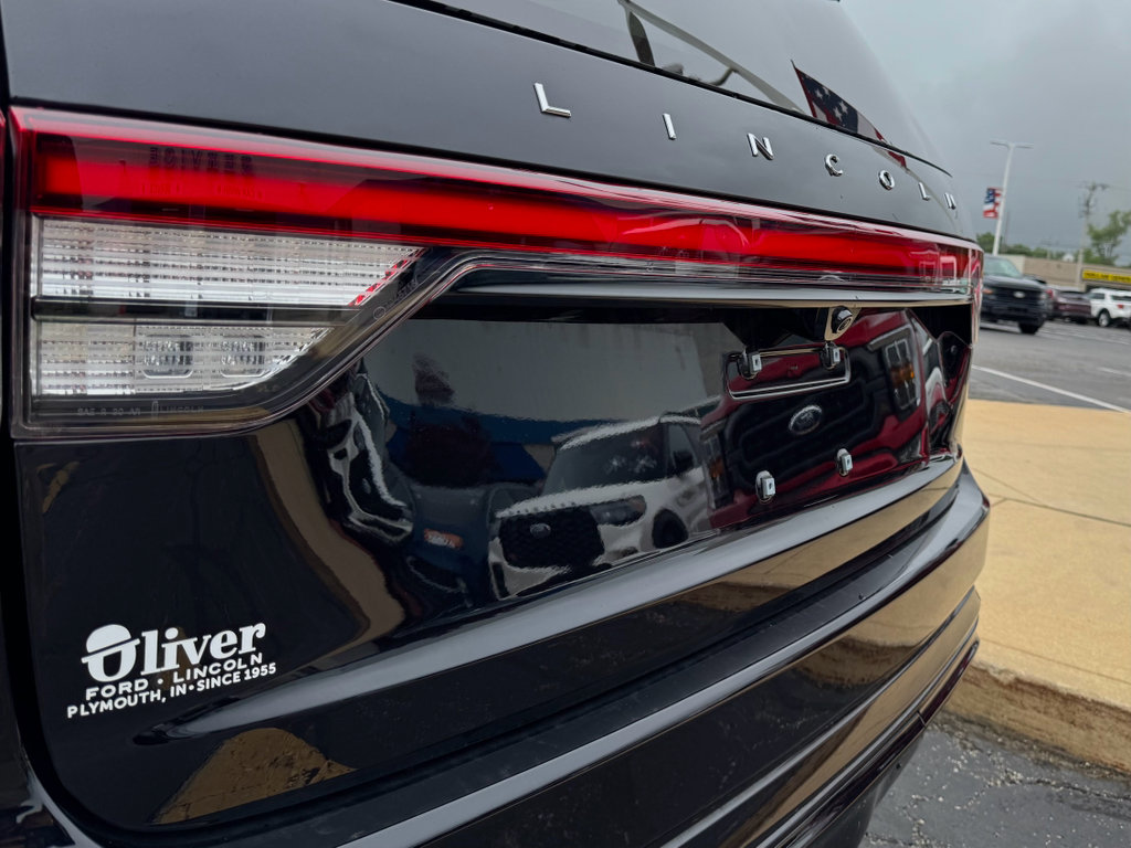 New 2025 Lincoln Aviator AWD w/ Jet Appearance Package image 23