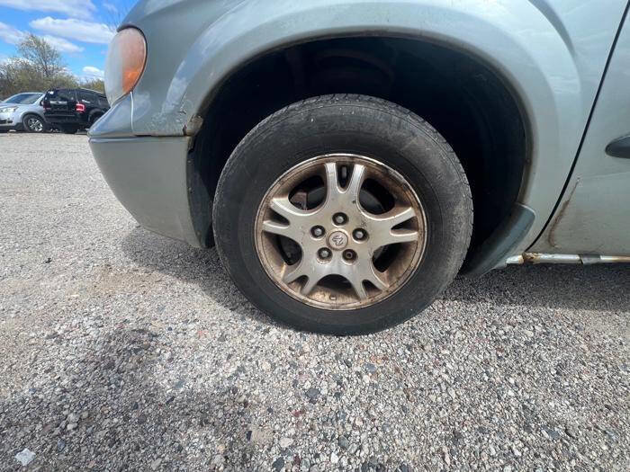 Used 2003 Dodge Caravan Sport FWD image 10