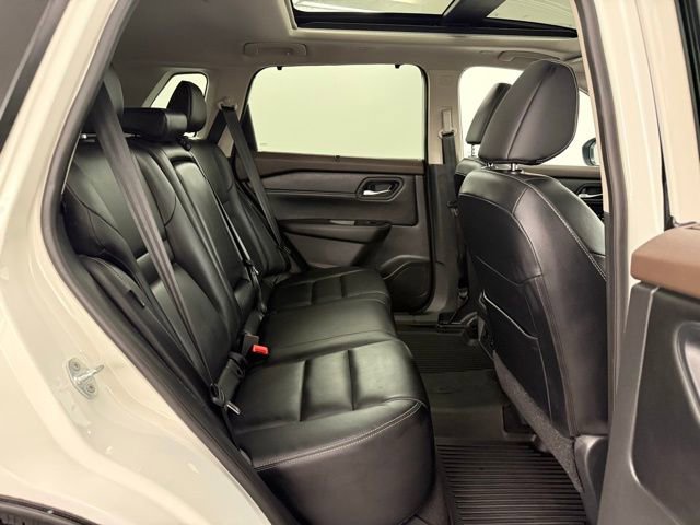 Used 2023 Nissan Rogue SL w/ SL Premium Package image 12