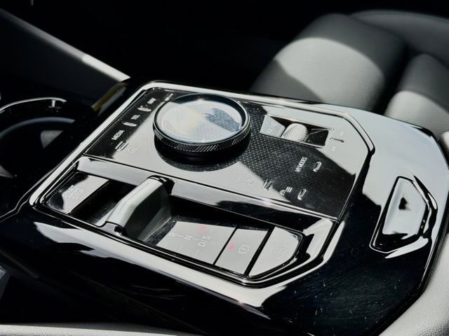Used 2026 BMW 530i w/ Premium Package RWD image 28