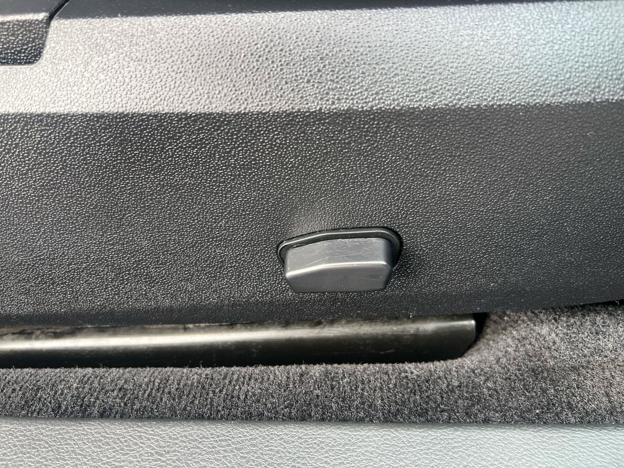 Used 2013 Chrysler 200 Touring FWD image 10