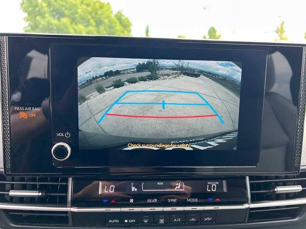 Used 2025 Toyota Sienna LE FWD image 21