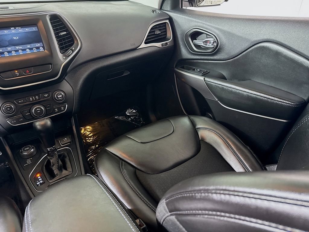 Used 2020 Jeep Cherokee Latitude Plus w/ Cold Weather Group image 22